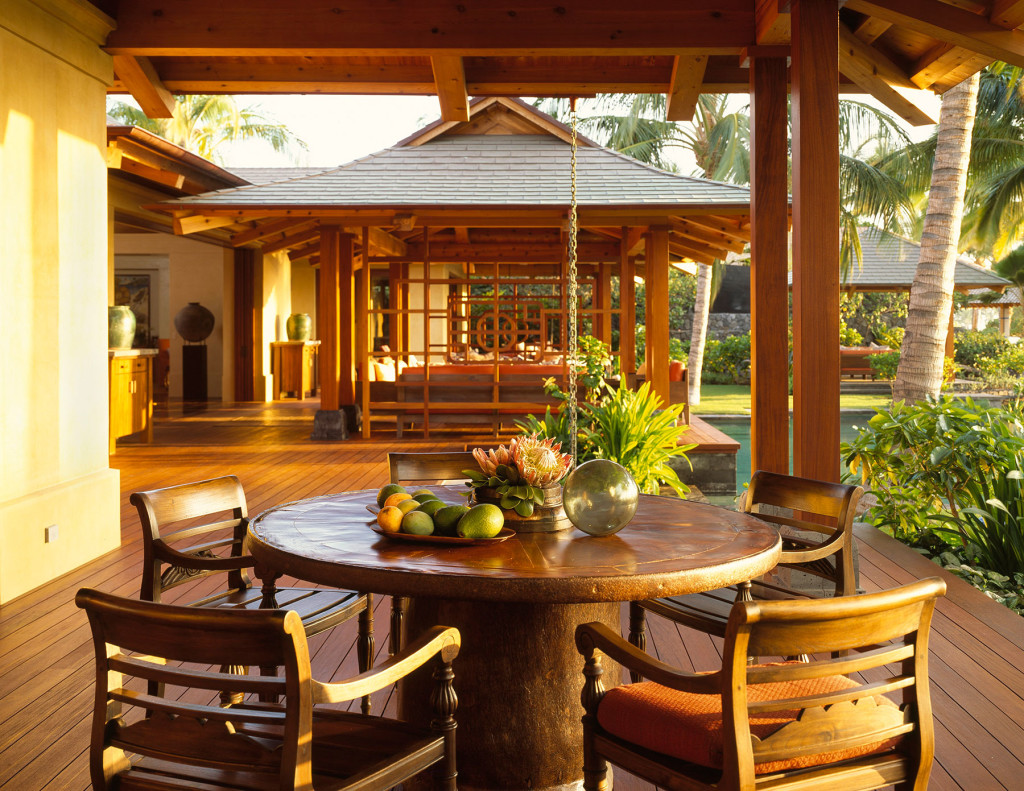 Hawaiian timber framed house, outdoor eating area